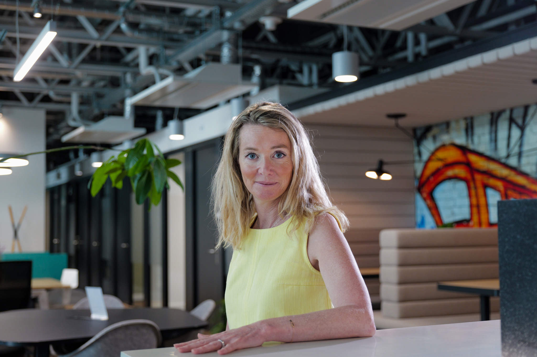 Dr Laure Dellamonica, CEO de 360skillvue, dans un espace de coworking à Genève, développe un outil de détection précoce du burn-out.
