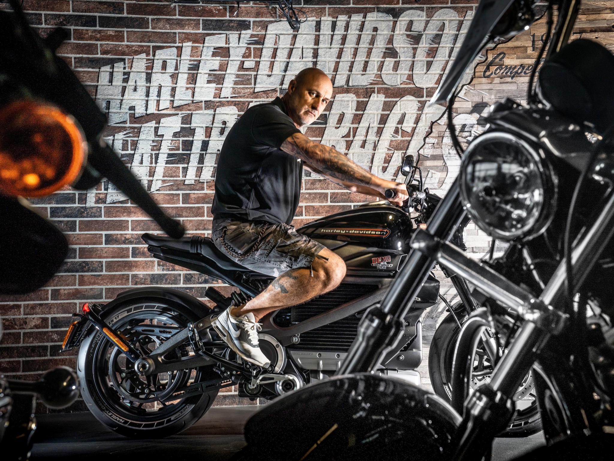 Laurent Blanc, directeur du magasin Harley de Genève, constate que tous les clients intéressés par l’électrique possède déjà une moto thermique.