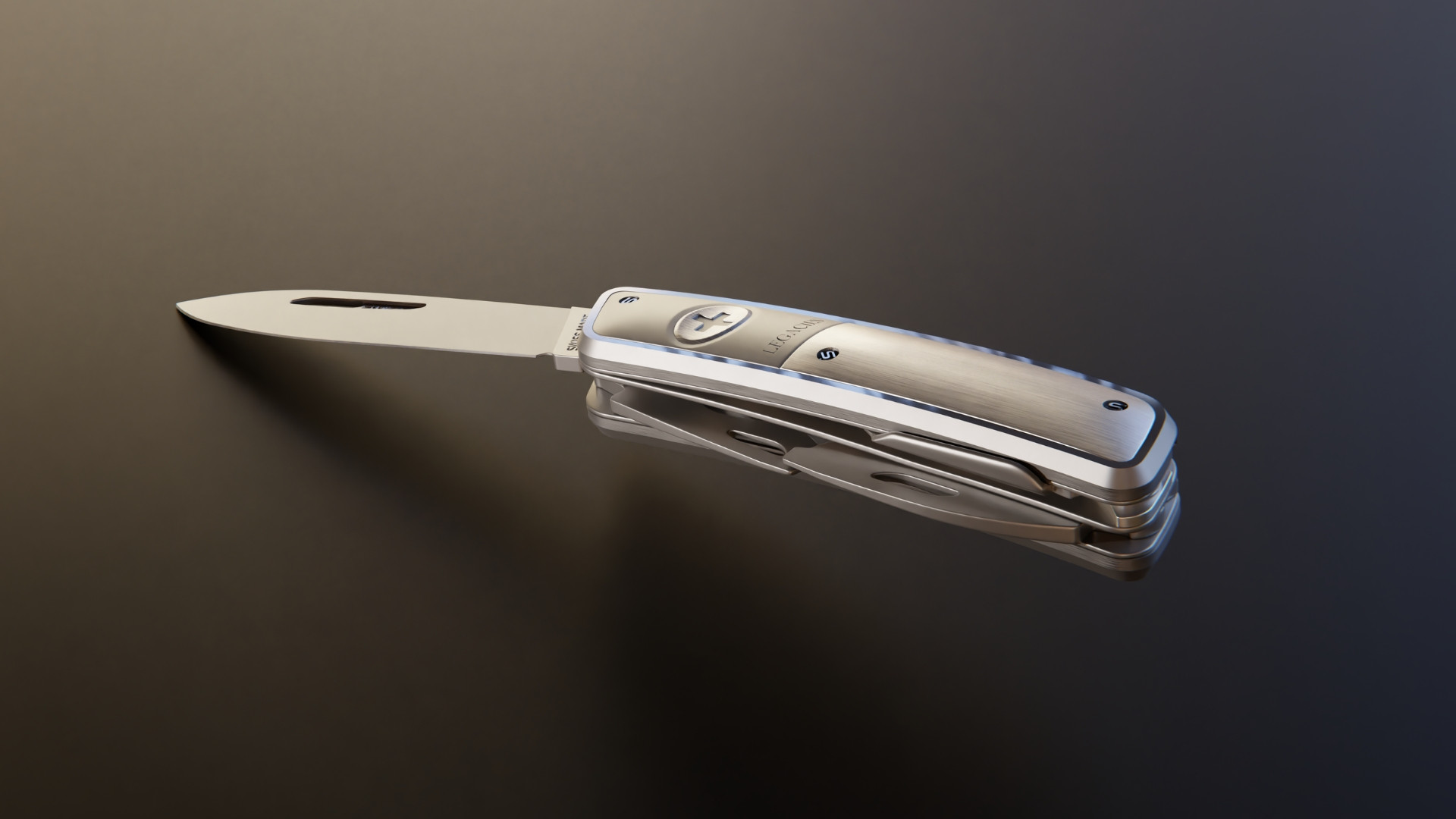 Couteau de poche multifonction en acier inoxydable avec lame ouverte, posé sur une surface sombre réfléchissante.